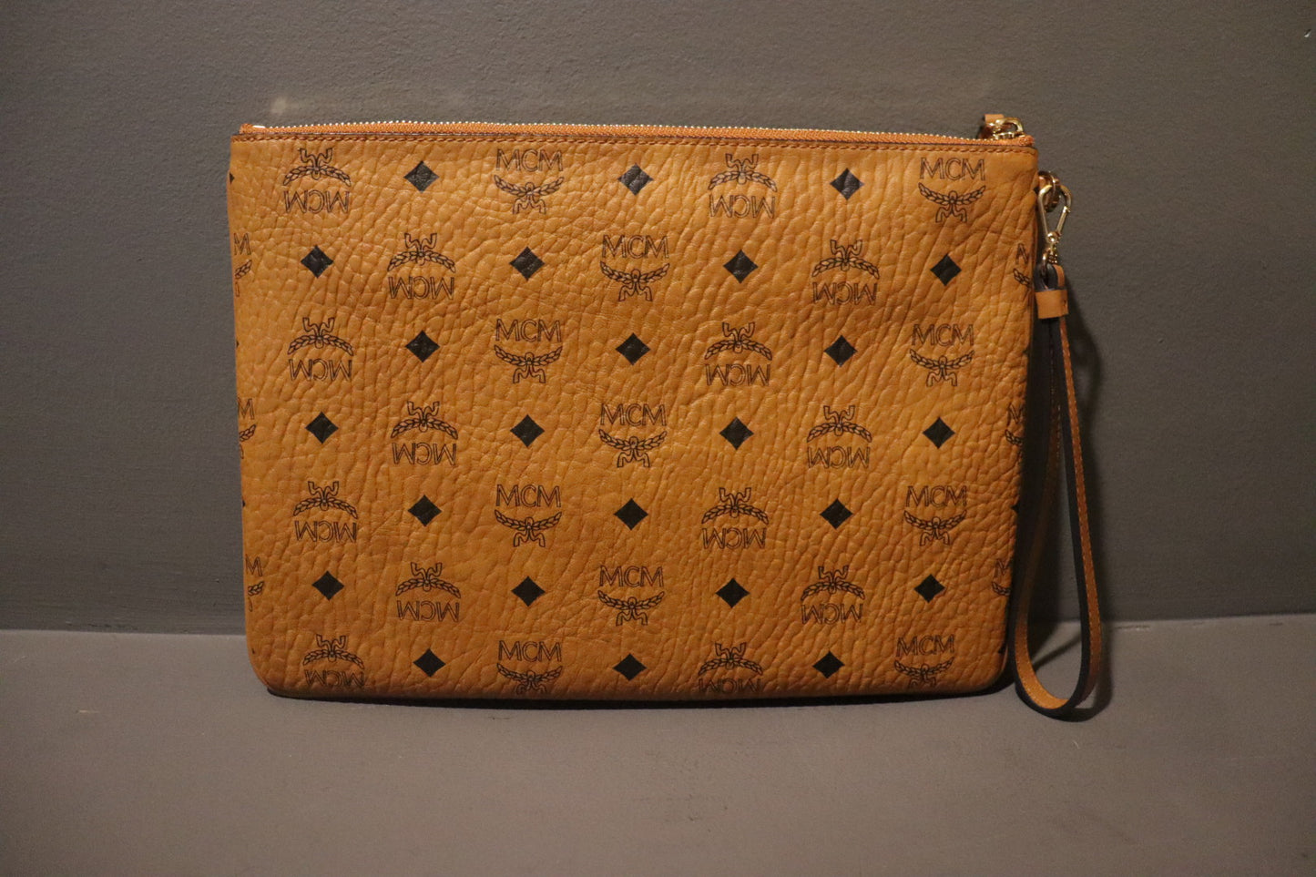 Wristlet Zip Pouch in Love Patch Visetos